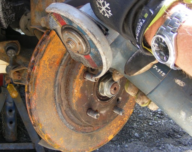 How to remove rusted & seized brake discs/rotors Honda CRV