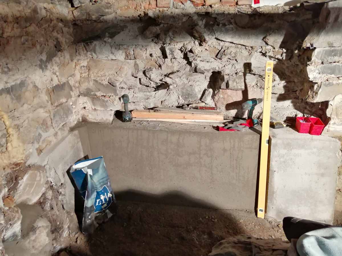 concrete bay under underpinned wall